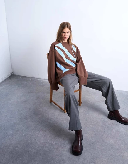 Объемная толстовка Topshop graphic NYC шоколадно-коричневого цвета chocolate brown