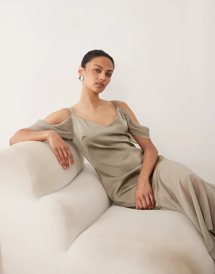 Женское макси-платье PRETTY LAVISH с открытыми плечами, тауп