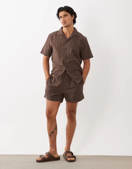 Короткие льняные шорты в полоску коричневого цвета от ASOS DESIGN - часть комплекта brown