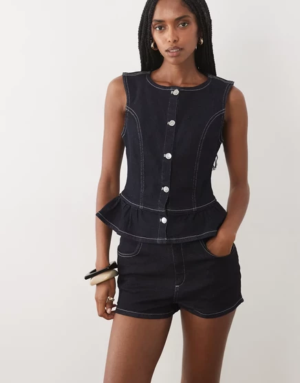 Джинсовые шорты Miss Selfridge с контрастной строчкой цвета индиго wash indigo wash