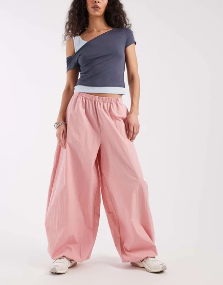 Дизайнерские брюки-баллончики ASOS в розовом цвете pink
