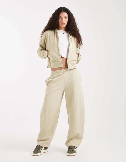 Дизайнерские спортивные брюки ASOS с закругленными штанинами оливково-зеленого цвета olive green