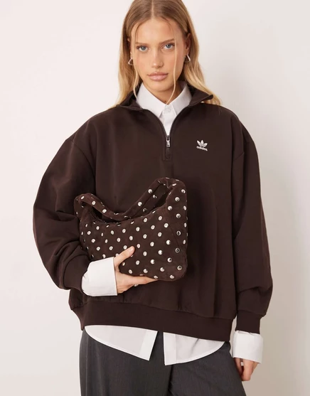 Сумка через плечо из 100% замши с шипами Mango шоколадного цвета brown