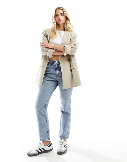 Голубые прямые джинсы в стиле 90-х ASOS DESIGN Petite light mid wash