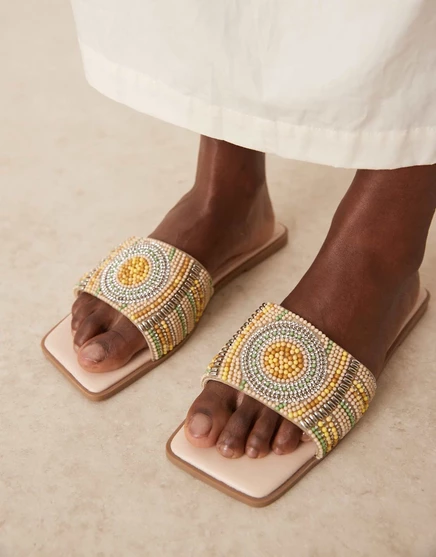 Босоножки на плоской подошве с квадратным носком от ASOS DESIGN Fig gold multi