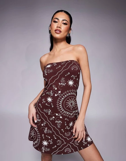 ДИЗАЙНЕРСКОЕ мини-платье-бандо ASOS DESIGN с принтом банданы bandanna print
