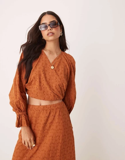 Топ с объемными рукавами премиум-класса от ASOS DESIGN коричневого цвета с запахом на ушках - часть комплекта brown