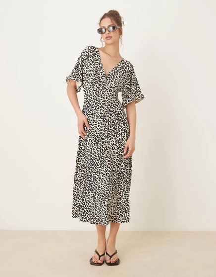 Чайное платье миди с закатанными рукавами и пуговицами спереди от ASOS DESIGN с животным принтом animal print