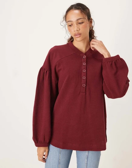 ДИЗАЙНЕРСКИЙ вафельный топ henley от ASOS с длинными рукавами и пышной отделкой из промытого бордового washed burgundy