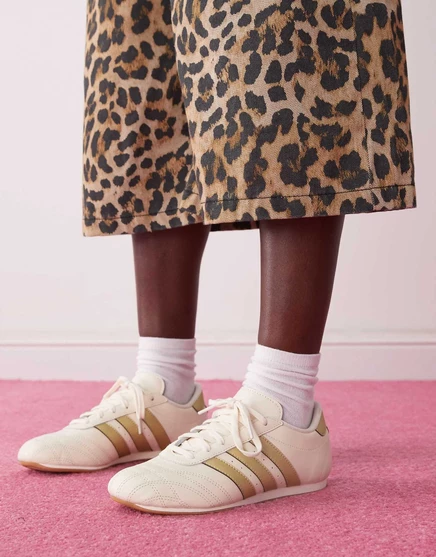 Кроссовки adidas Originals белого и золотого цветов ivory
