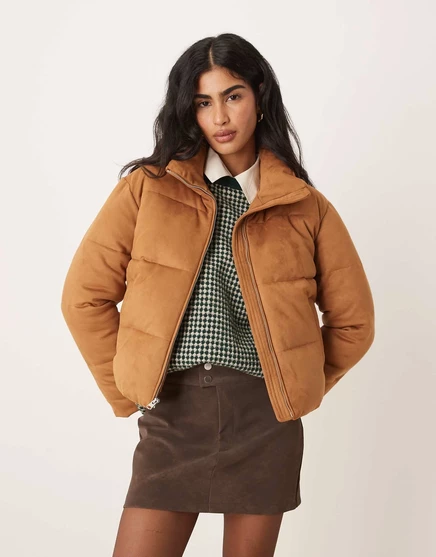 Короткая куртка-пуховик из искусственной замши Abercrombie &amp ;Fitch цвета camel camel