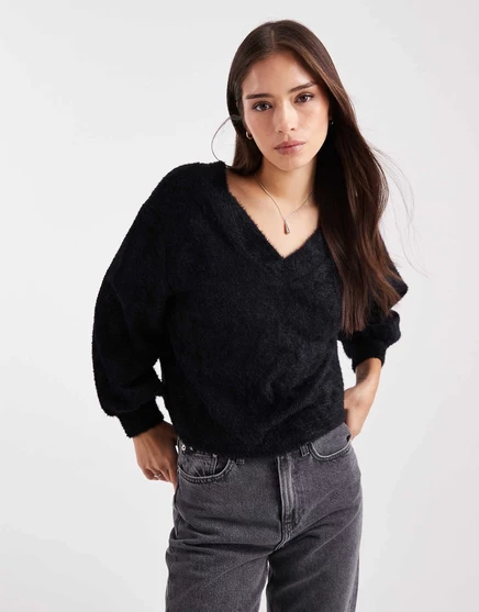 Черный пушистый свитер с открытыми плечами Miss Selfridge black