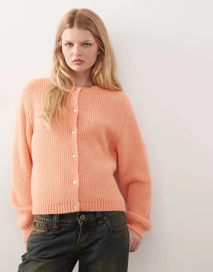 Вязаный кардиган Monki персиково-оранжевого цвета на пуговицах peachy orange