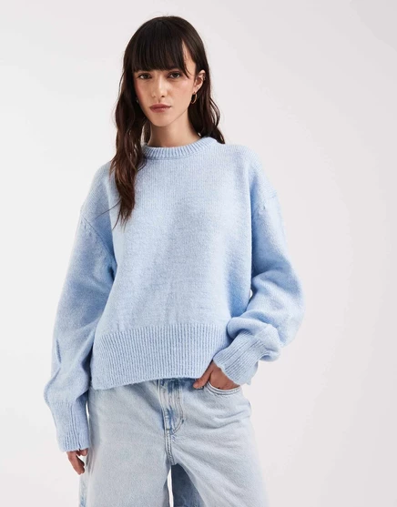 Облегающий свитер с круглым вырезом и разрезом по бокам от ASOS DESIGN светло-голубого цвета light blue