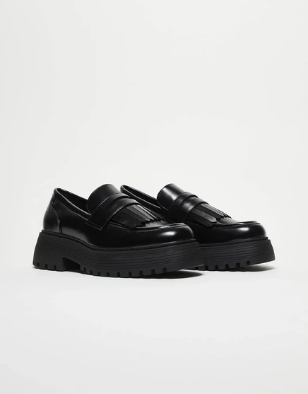 Лоферы ASOS DESIGN с бахромой и массивной подошвой, черные