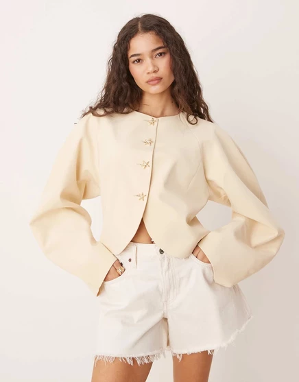 ДИЗАЙНЕРСКИЙ блейзер ASOS с высоким воротом и рукавами-коконами с золотыми пуговицами из молочного цвета buttermilk