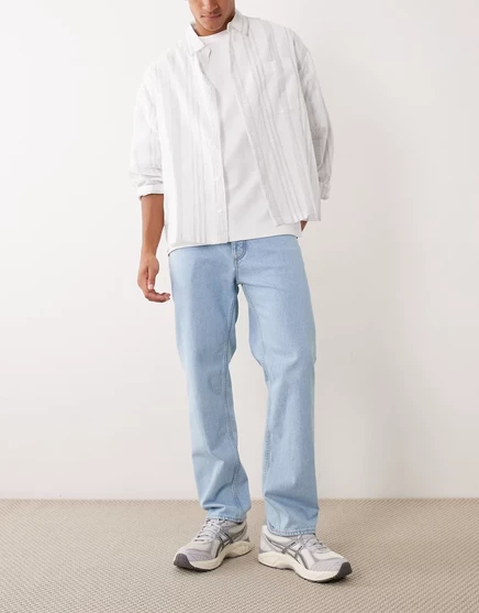 Джинсы HUGO Blue regular fit denim светло-голубого цвета с эффектом стирки светло-/пастельно-голубого цвета