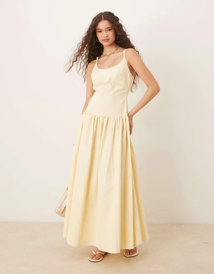 Платье миди с заниженной талией и ремешками на швах премиум-класса от ASOS DESIGN цвета сливочного масла buttermilk