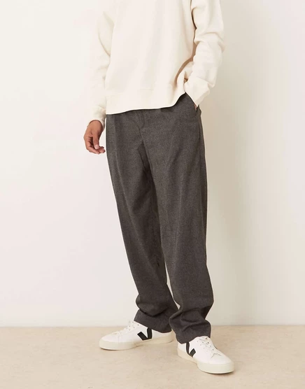 Сшитые на заказ брюки серого цвета со складками спереди от Mango gray