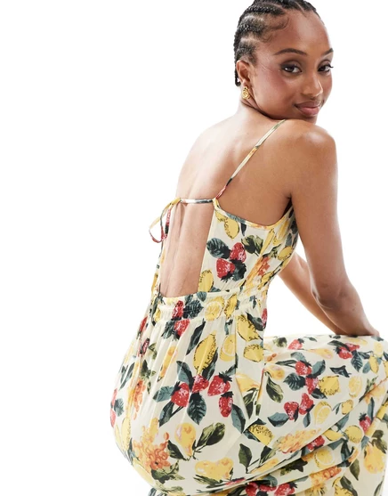 Длинное макси-платье на бретелях Vero Moda с летним фруктовым принтом transparent yellow