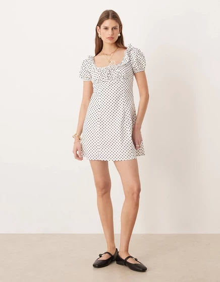 Гламурное мини-платье babydoll с завязывающимся бюстом в горошек polka dot