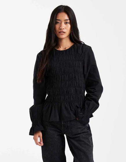 Топ с гофрированным лифом Vero Moda и коротким рукавом черного цвета black