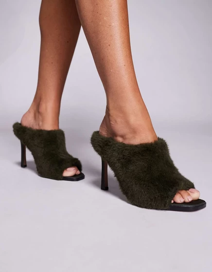 Мюли на высоком каблуке из искусственного меха Nessa от ASOS design темно-зеленого цвета green
