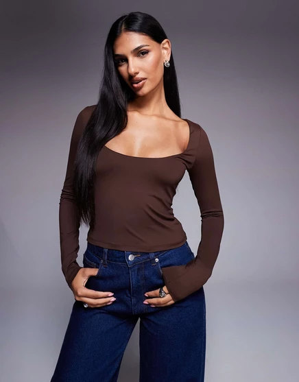 Облегающий топ из полиамида с глубоким круглым вырезом от ASOS DESIGN шоколадного цвета brown