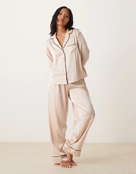 Пижамный комплект ASOS DESIGN Petite с атласной рубашкой и брюками розового цвета шампанского champagne pink
