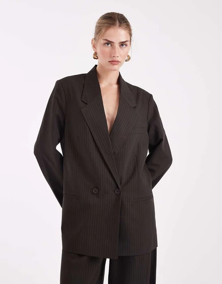 Двубортный блейзер ONLY oversize в коричневую полоску - часть комплекта brown