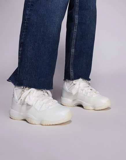 Ретро-кроссовки Nike Air Jordan 11 темно-белого цвета  ivory