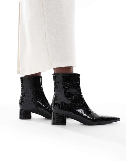 Черные сапоги на массивном каблуке от schuh Bridget black croc
