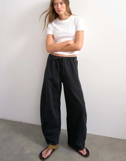 Обтягивающие джинсы-бочонки Topshop черного цвета, застиранные washed black
