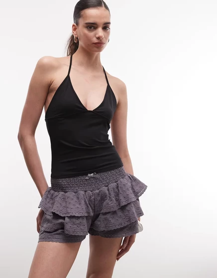Шорты Broderie mini rara с низкой посадкой и гофрировкой от Daisy Street серого цвета с эффектом стирки grey wash