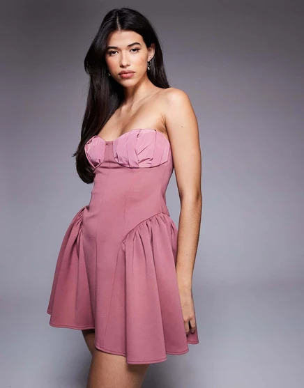 Облегающее мини-платье-бандо ASOS DESIGN с контрастными чашечками в розовых тонах blush