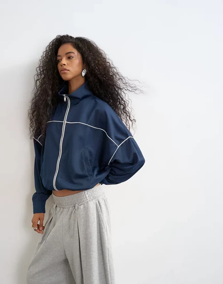 Спортивная куртка-дудочка с высоким воротом от Topshop темно-синего цвета