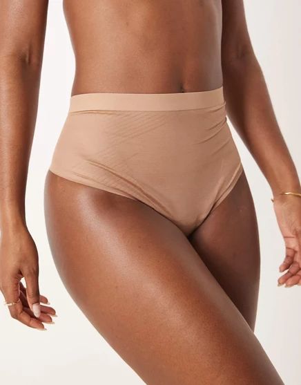 Трусики-стринги Spanx Thinstints 2.0 с кофе с молоком beige
