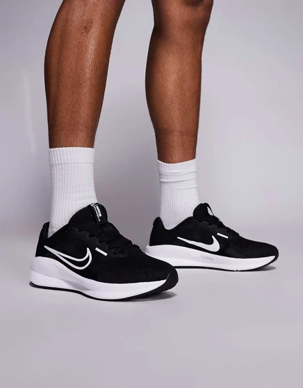Кроссовки Nike Downshifter 13 для бега в черно-белом цвете black
