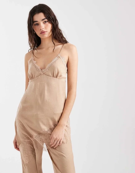 Асимметричный низ из мятого атласа с кружевной отделкой от ASOS DESIGN бежевого цвета beige