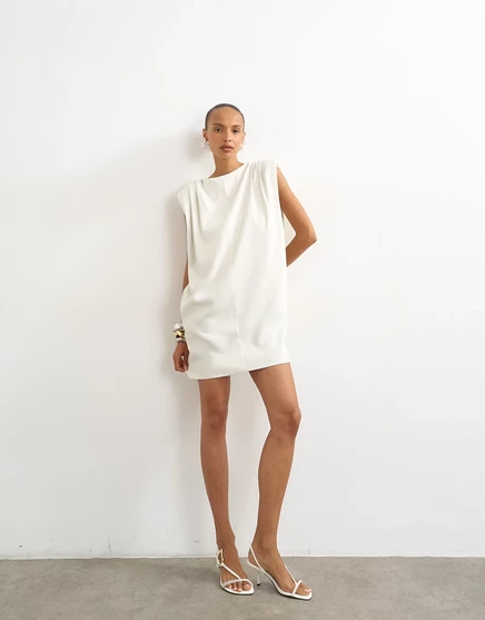 Структурированное мини-платье с подплечниками от Topshop темно-белого цвета off white