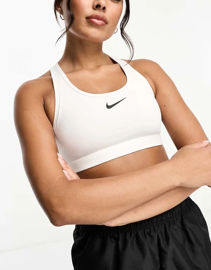 Белый спортивный бюстгальтер средней поддержки Nike Training с галочкой white
