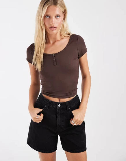 Женская футболка Hollister с V‑вырезом и кнопками, коричневая