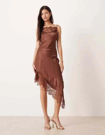 Асимметричное атласное мини-платье с кружевной отделкой ASOS DESIGN из батиста шоколадного цвета chocolate brown