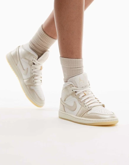 Женские кроссовки Jordan Air Jordan 1 Mid, бело-золотые
