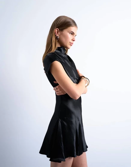 Атласное платье с отросшими рукавами от Topshop черного цвета black