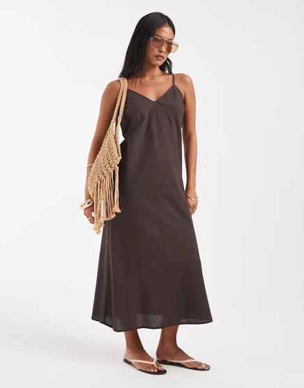 Женское миди-платье vero moda petite на тонких бретелях, шоколадное