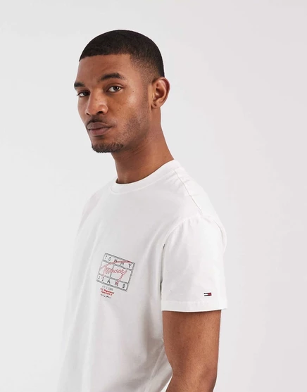 Футболка Tommy Jeans с обычным флагом и фирменной деталью белого цвета  white