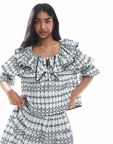 Топ с оборчатым воротником ASOS DESIGN и синей петелькой - часть комплекта blue