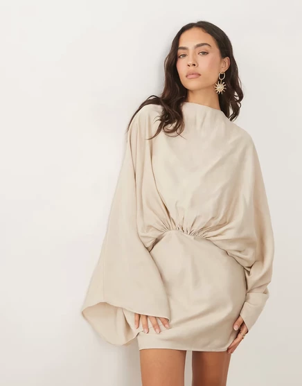 ДИЗАЙНЕРСКОЕ мини-платье с открытой спиной и рукавами-накидками ASOS DESIGN с кисточками из камня stone