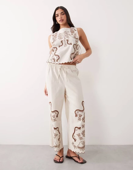 Укороченные пляжные брюки с тропической вышивкой Angie Palm от ASOS DESIGN из камня stone